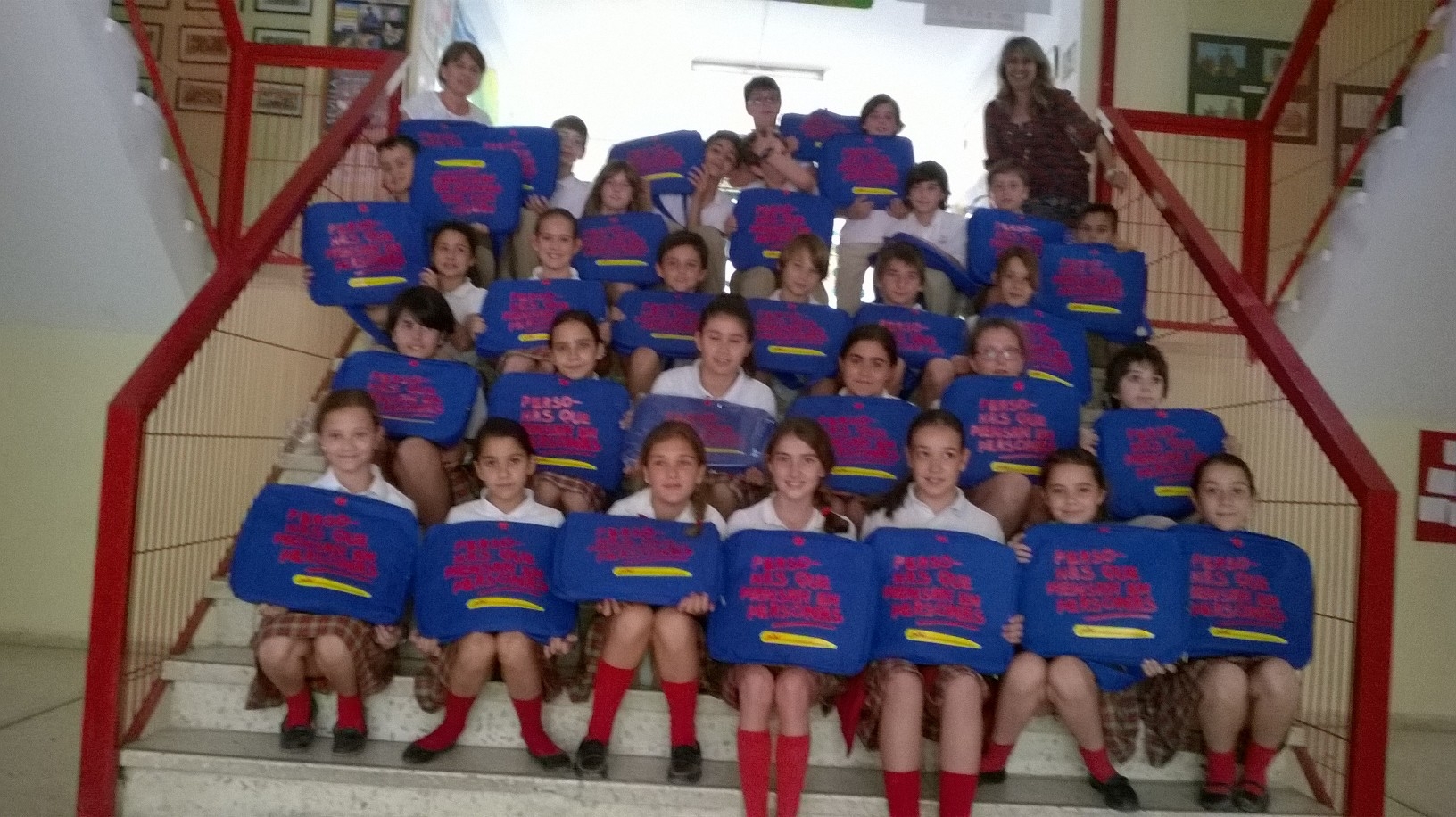 Colegio San Alberto Magno - Personas que piensan en Personas.